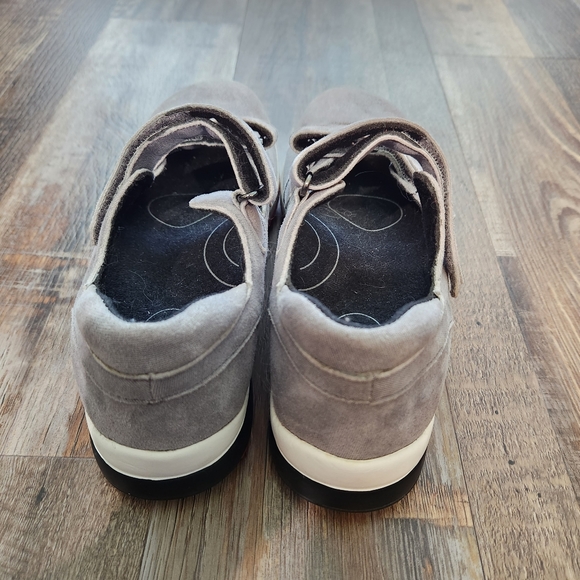 Drew Discovery - Women's Dual Strap Casual Shoes - Picture 4 of 8